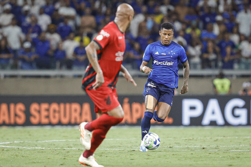 Cruzeiro arranca empate no fim mas perde chance de escapar da queda