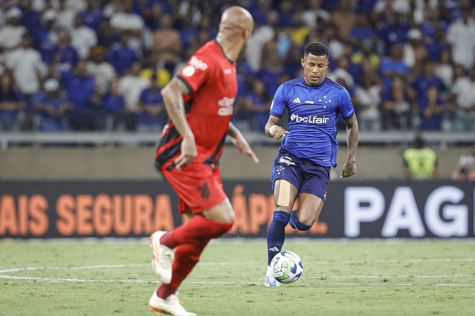 Cruzeiro arranca empate no fim mas perde chance de escapar da queda Cruzeiro arranca empate no fim mas perde chance de escapar da queda