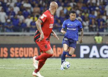 Cruzeiro arranca empate no fim mas perde chance de escapar da queda