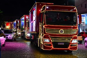 Magia do Natal: com grande público, Itabirito recebe Caravana Iluminada