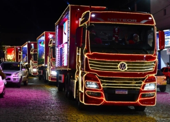 Magia do Natal: com grande público, Itabirito recebe Caravana Iluminada