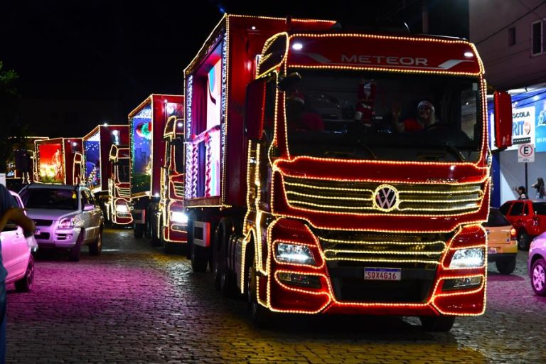 Magia do Natal: com grande público, Itabirito recebe Caravana Iluminada