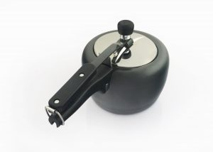 O que devo considerar ao comprar uma panela de pressão?