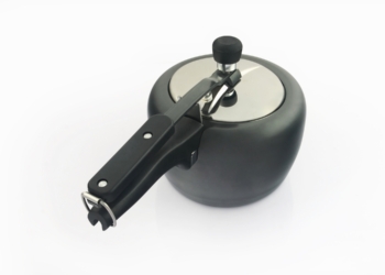 O que devo considerar ao comprar uma panela de pressão?