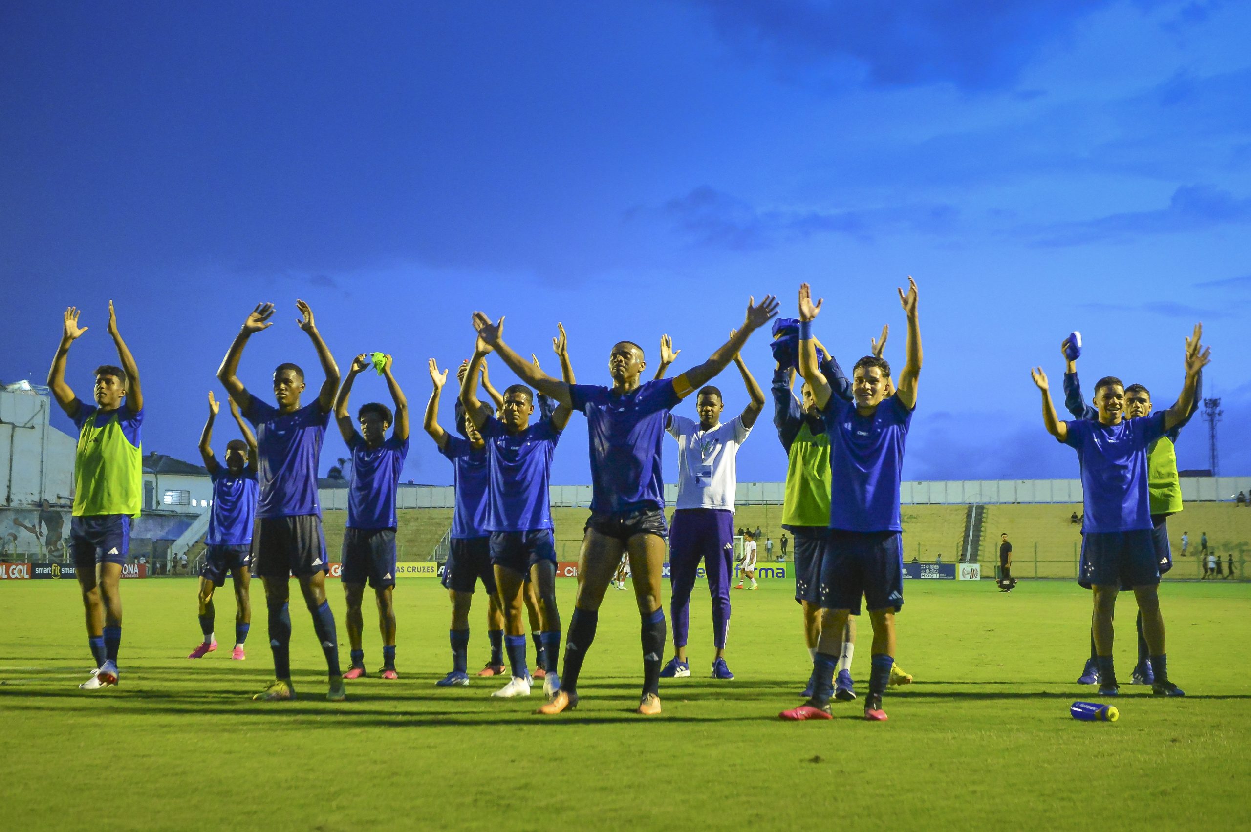 Jogadores comemoram classificação com as tradicionais palmas vikings. Foto: Mauro Horita / Staff Images / Cruzeiro / Flickr