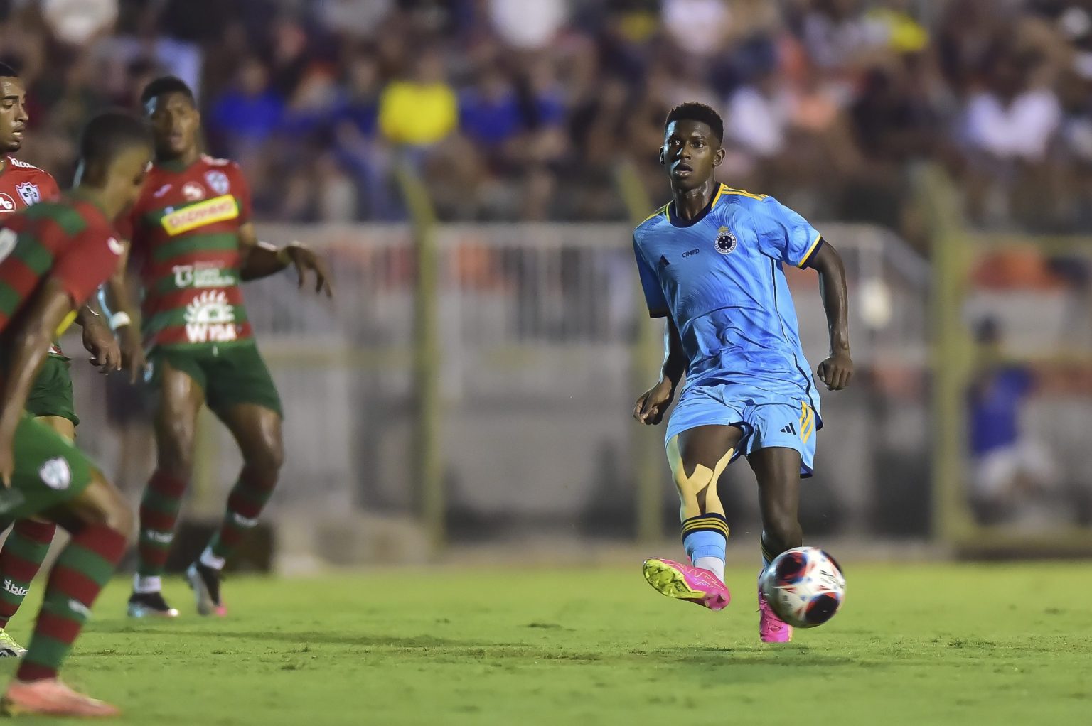 Novo Ramires? Jhosefer, destaque da Copinha, cai nas graças da torcida do Cruzeiro Novo Ramires? Jhosefer, destaque da Copinha, cai nas graças da torcida do Cruzeiro