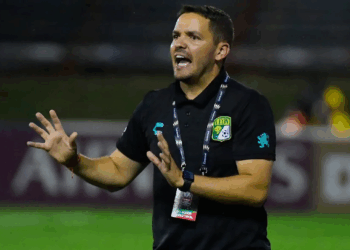 Como joga o time de Nicolás Larcamón?