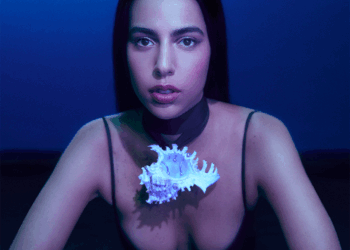 Marina Sena desembarca em BH na sexta-feira (26) com a turnê "Vício Inerente"