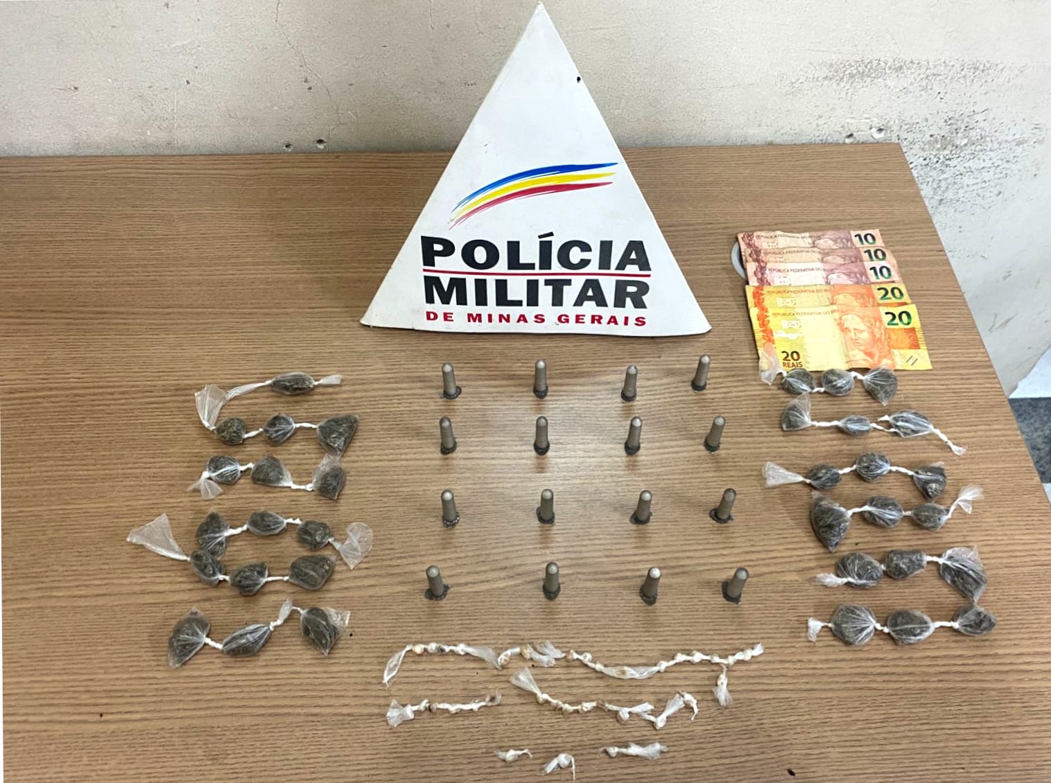 Drogas apreendidas pela Polícia Militar, no dia 15-01-24, no bairro Praia, em Itabirito (MG)
- Crédito: 52º BPM/PMMG
