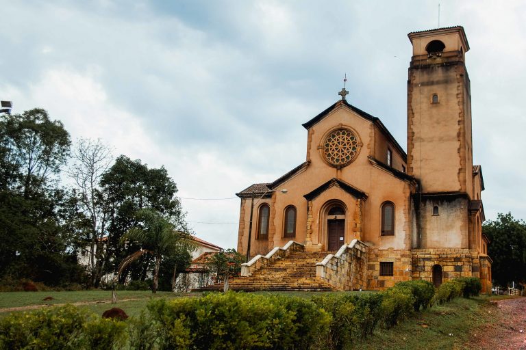 Igreja Sagrado Coração de Jesus em Miguel Burnier, Ouro Preto: 90 Anos de Fé e Resistência