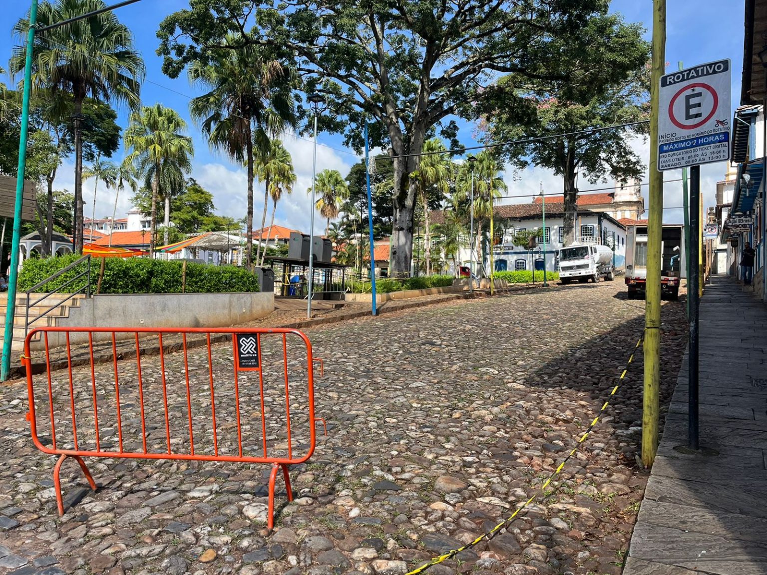 Mariana inicia a montagem dos palcos para o Carnaval “Fantasias da Nossa História”: Trânsito sofrerá alterações