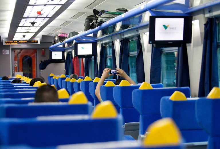 Trem de Passageiros da Vale exibe filmes produzidos por moradores vizinhos à ferrovia