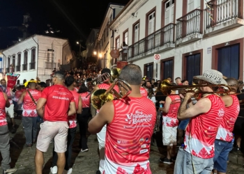 Bloco Vermelho i Branco abre o carnaval de Ouro Preto