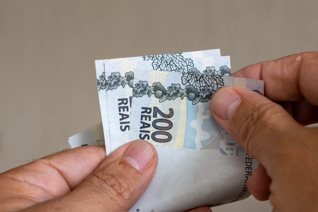 Auxílio de R$ 200 para Estudantes do Ensino Médio começa a ser pago nesta terça (26/3) Auxílio de R$ 200 para Estudantes do Ensino Médio começa a ser pago nesta terça (26/3)