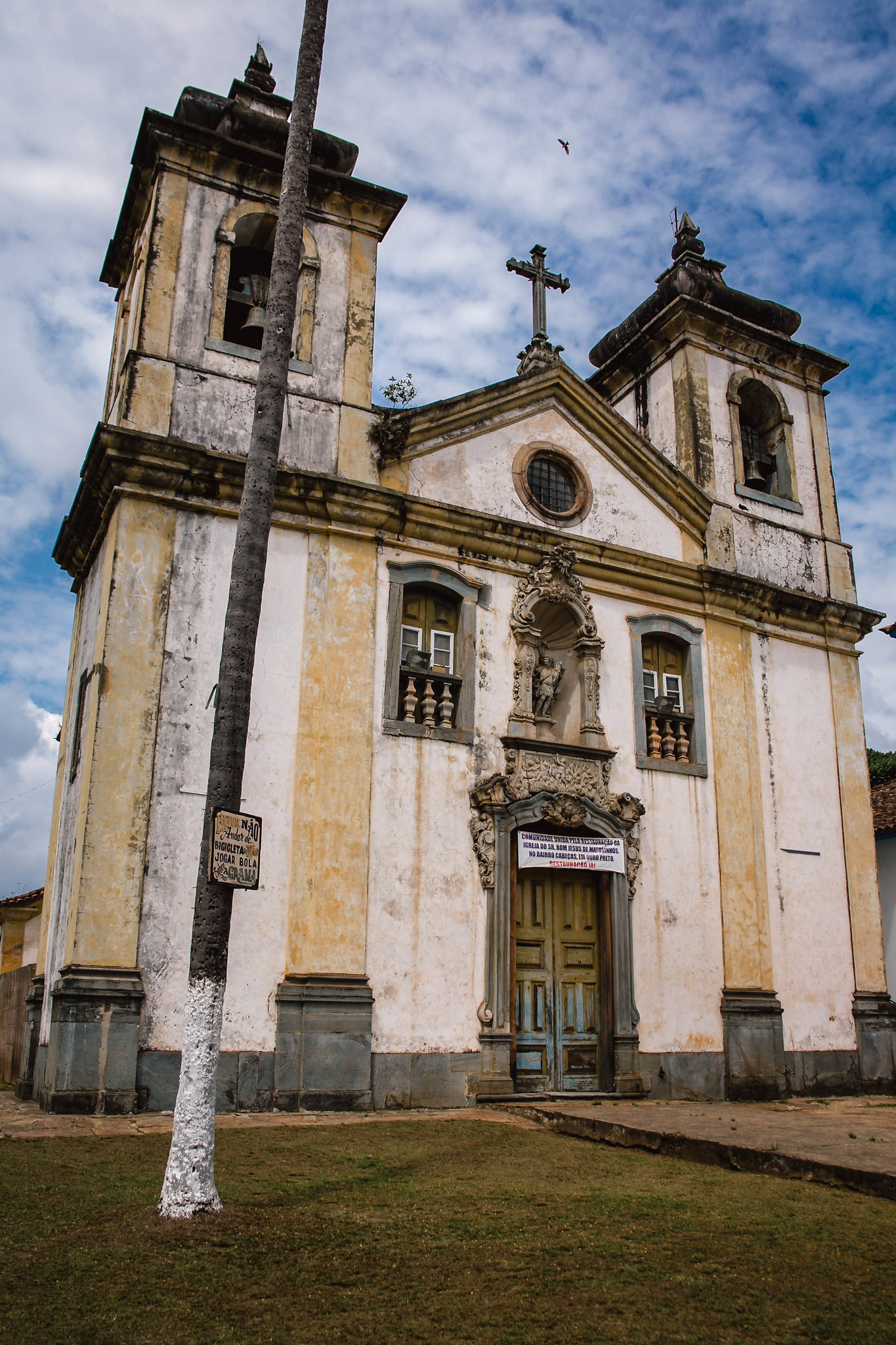 Capela Do Bom Jesus de Matosinhos de Cabeças ou De São Miguel E Almas - Foto: Ane Souz