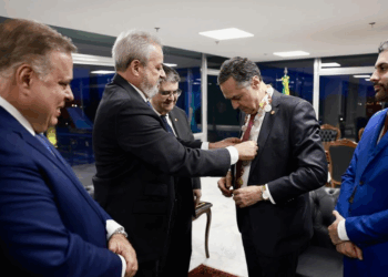 Celso Cota vai à Brasília e entrega medalha Pedro Aleixo ao Ministro do STF Luís Roberto Barroso