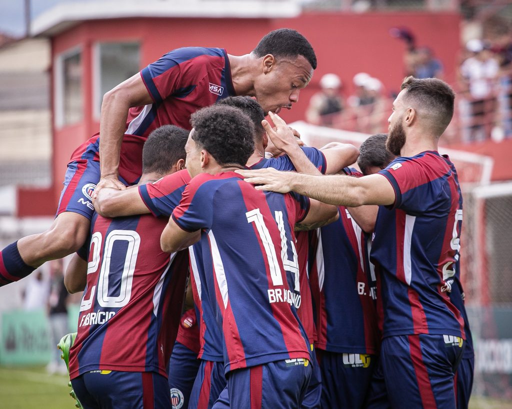 Itabirito goleia em casa e se aproxima da decisão do Troféu Inconfidência Itabirito goleia em casa e se aproxima da decisão do Troféu Inconfidência