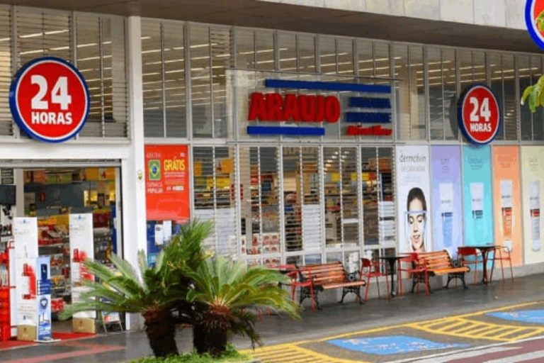 Drogaria Araújo anuncia 50 vagas para pessoas com Ensino Médio completo
