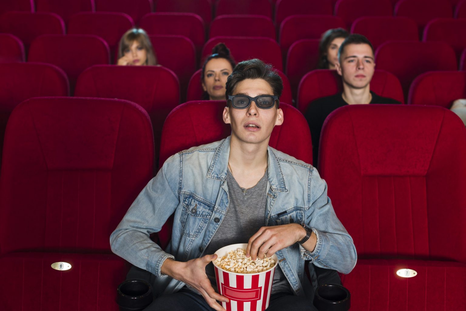 A espera acabou! Mariana anuncia chegada de Cinema na cidade