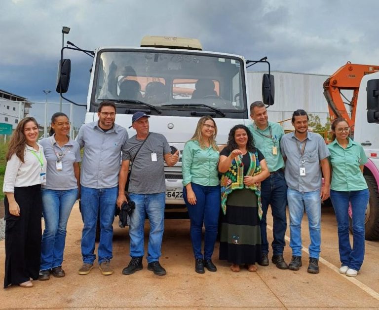 Associação de catadores de Antônio Pereira recebe doação de caminhão e investimento de R$400 mil