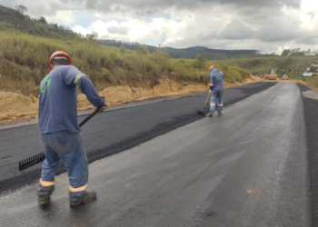 Estrada que liga Ouro Preto e Lavras novas está em obras para melhorias no asfalto