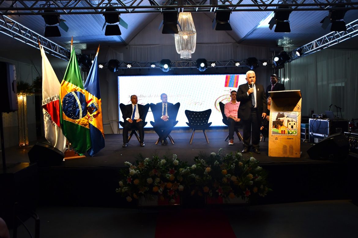 Prefeitura de Itabirito realiza entrega da medalha Coronel Alves, em cerimômia de gala