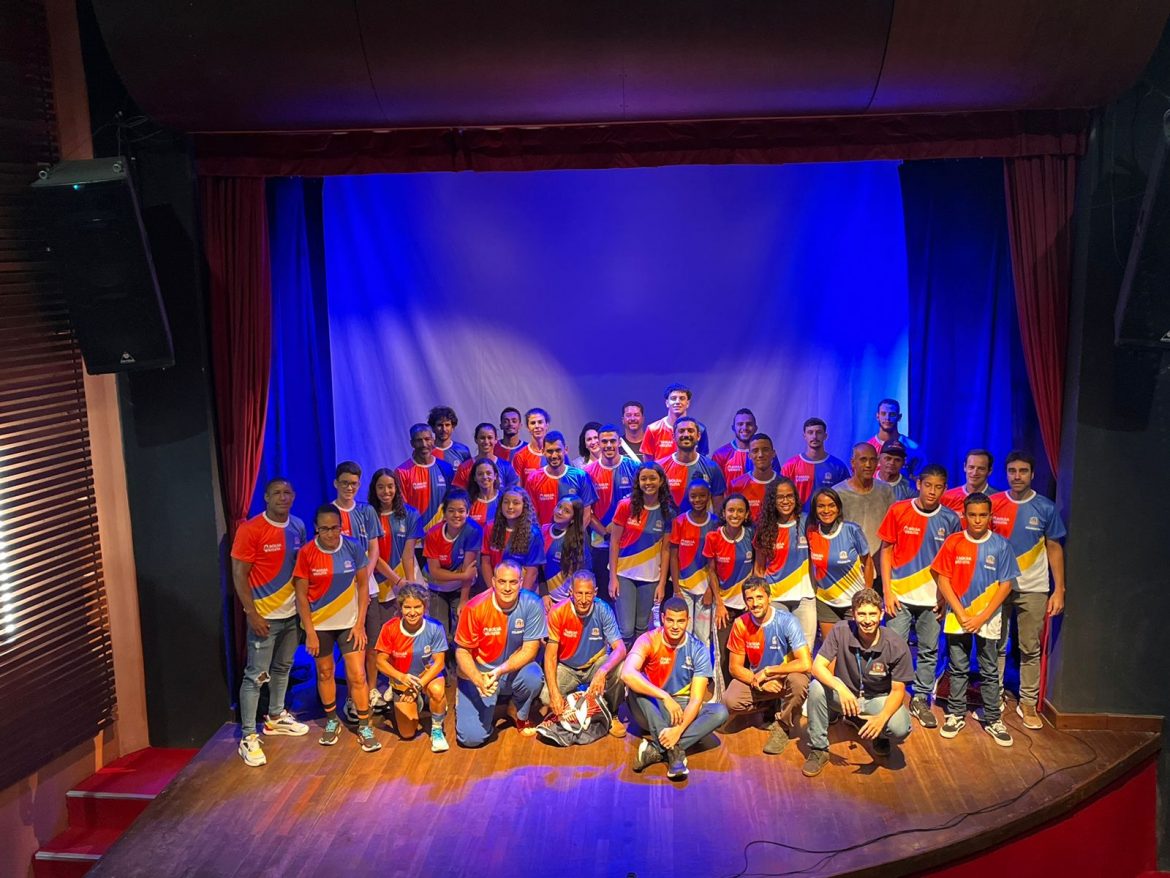 50 atletas de Itabirito assinam termo para receber o benefício do Bolsa Atleta