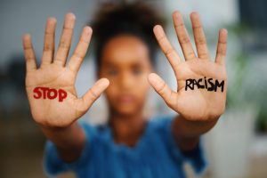 Racismo é crime e deve ser punido Racismo é crime e deve ser punido