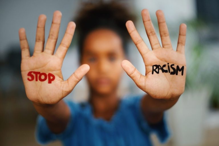 Racismo é crime e deve ser punido
