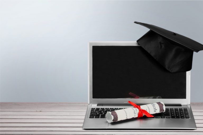 Universidade Federal de Ouro Preto oferta 900 vagas em curso de graduação a distância