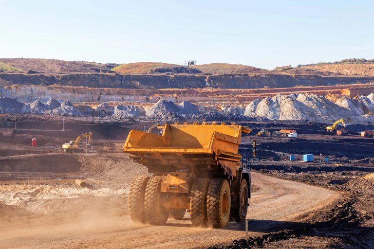 Mineradora de Ferro em MG abre vagas de trabalho para engenheiro, estagiários, técnico em analistas