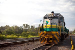 Estrada de Ferro Vitória a Minas chega aos 120 anos e já gerou 3,2 mil empregos diretos Estrada de Ferro Vitória a Minas chega aos 120 anos e já gerou 3,2 mil empregos diretos