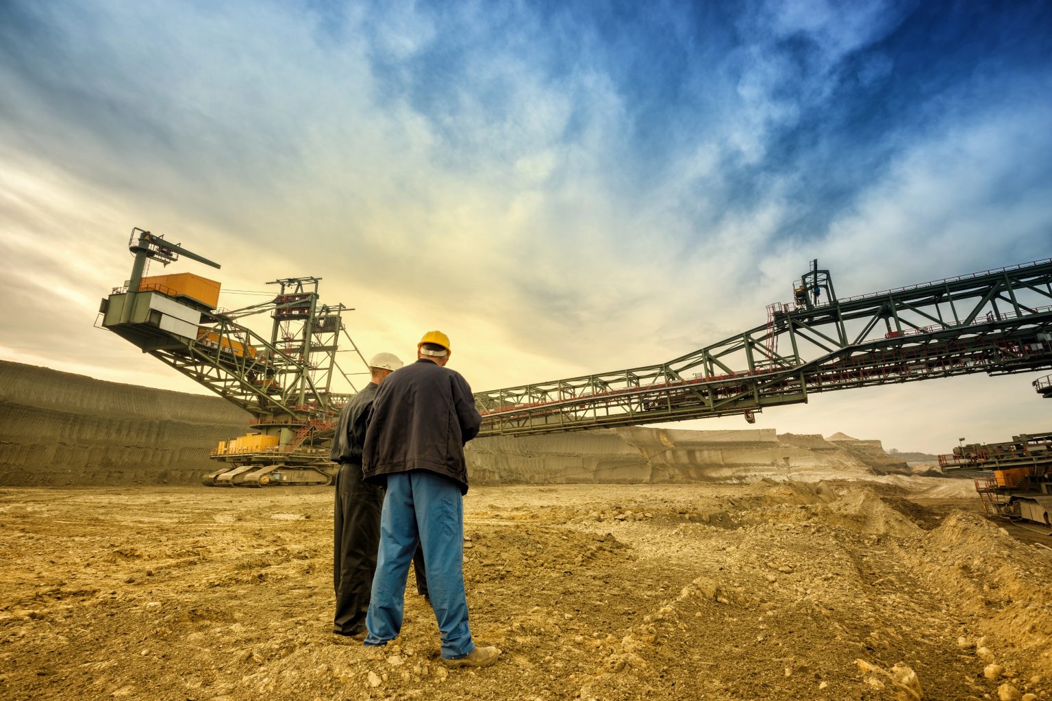 Mineradora oferece 16 oportunidades em Goiás e Minas Gerais