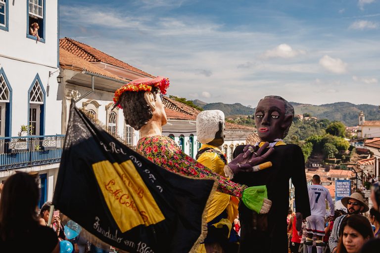 Encontro de Zé Pereiras movimenta as ruas de Ouro Preto neste sábado