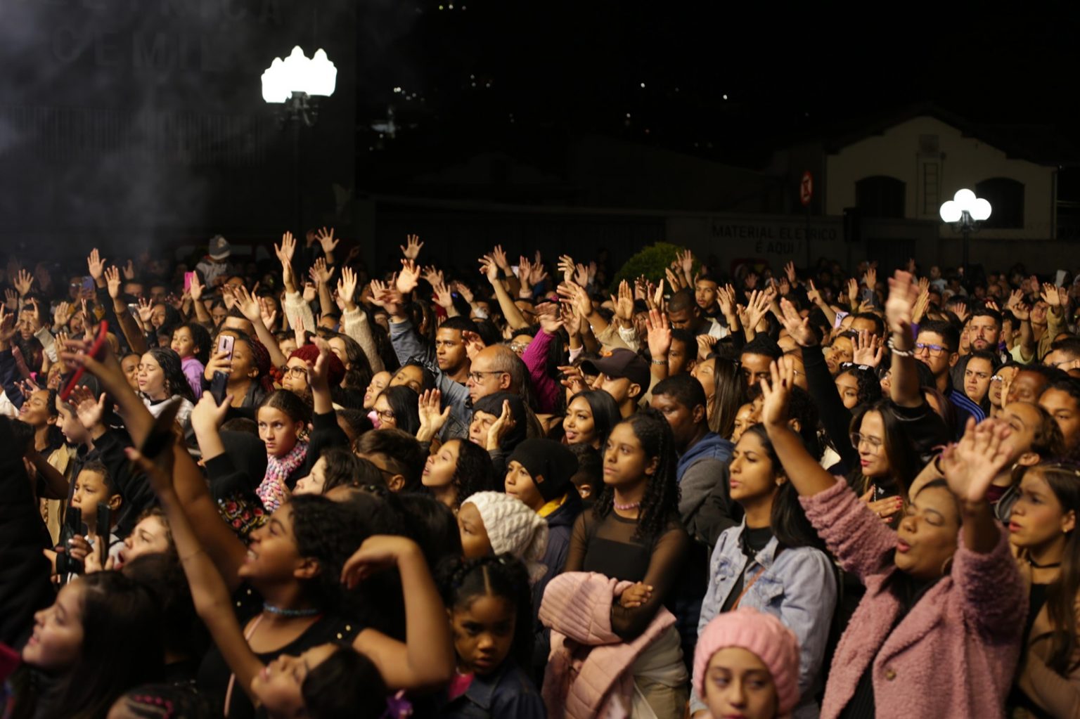 Marcha para Jesus reúne grande público em Itabirito com show de Isadora Pompeo Marcha para Jesus reúne grande público em Itabirito com show de Isadora Pompeo