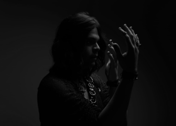 A jornada emocional de Marcus Yazbek em 'Ferida Crua’, seu mais recente álbum, detalhada em entrevista exclusiva