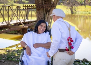 História de amor: idoso de 100 anos ganha ensaio fotográfico de pré-casamento em Minas Gerais