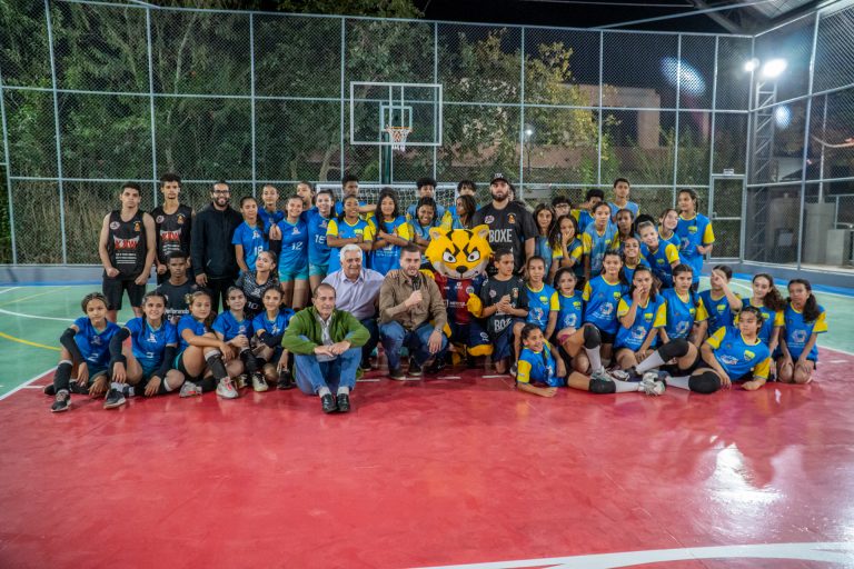 Prefeitura de Itabirito entrega cobertura e revitalização da quadra do bairro São José