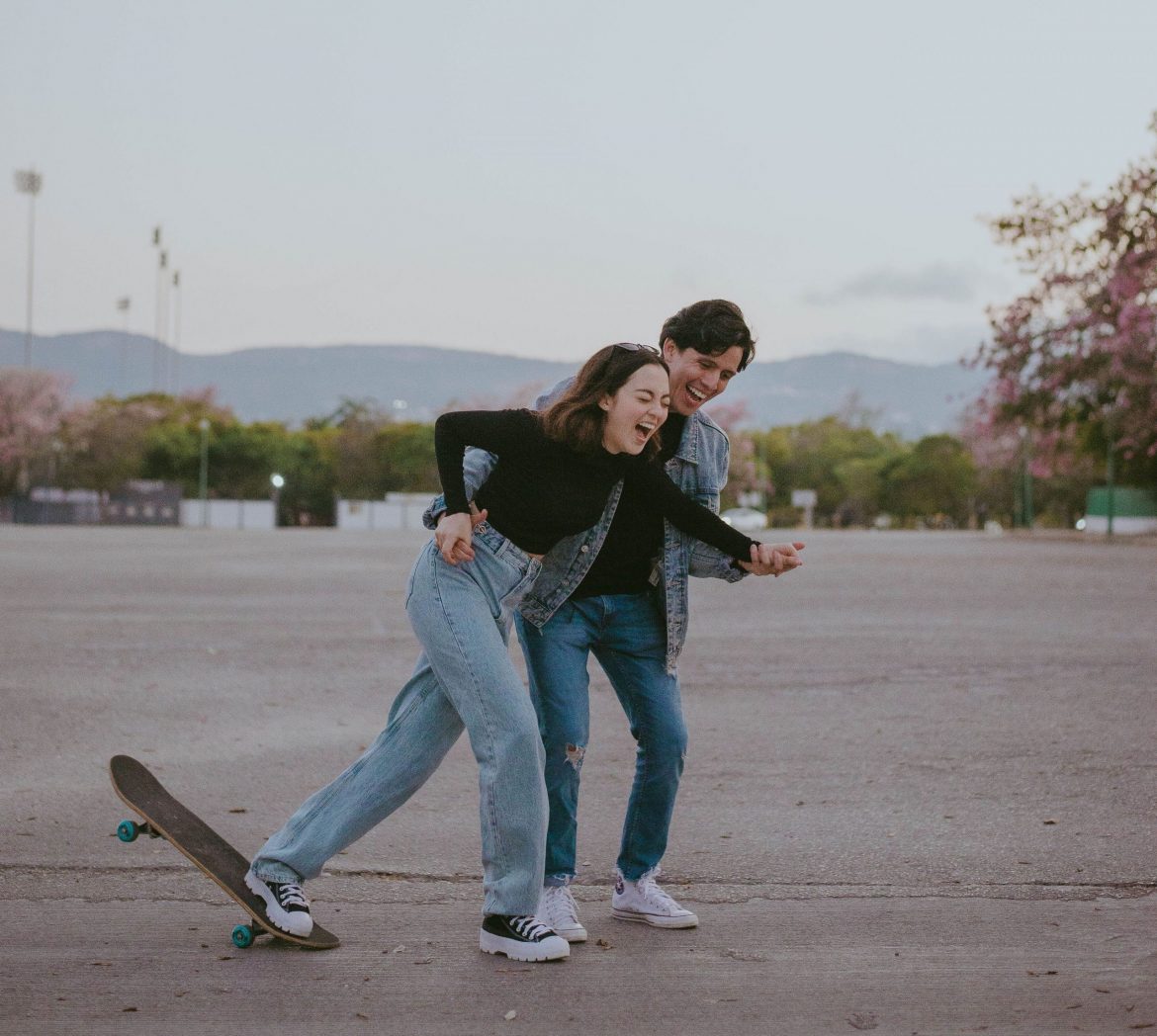 Como não ficar preso em um serviço de relacionamentos online: estabeleça limites, fale por vídeo e tenha encontros em pessoa