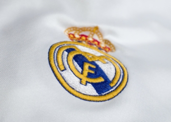 Endrick recebe elogios de Courtois, mas recebe críticas da mídia em início pelo Real; confira