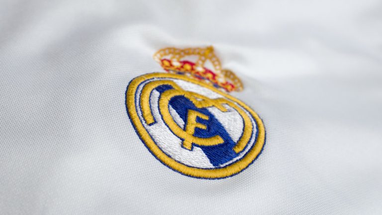 Endrick recebe elogios de Courtois, mas recebe críticas da mídia em início pelo Real; confira