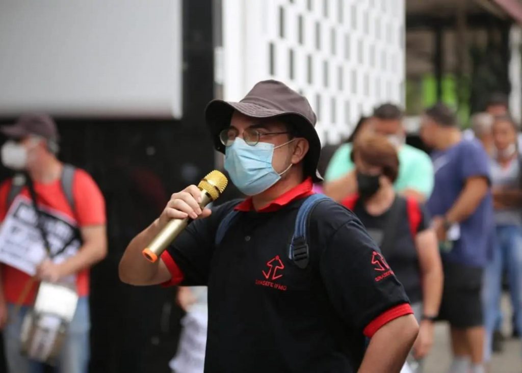 A OMISSÃO DO GOVERNO ESTADUAL MINEIRO NA PREVENÇÃO DE DESASTRES CAUSADOS PELAS CHUVAS A OMISSÃO DO GOVERNO ESTADUAL MINEIRO NA PREVENÇÃO DE DESASTRES CAUSADOS PELAS CHUVAS