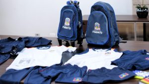 Programa em Itabirito beneficia mais de 8 mil alunos com uniformes e materiais escolares Programa em Itabirito beneficia mais de 8 mil alunos com uniformes e materiais escolares