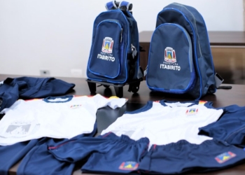 Programa em Itabirito beneficia mais de 8 mil alunos com uniformes e materiais escolares