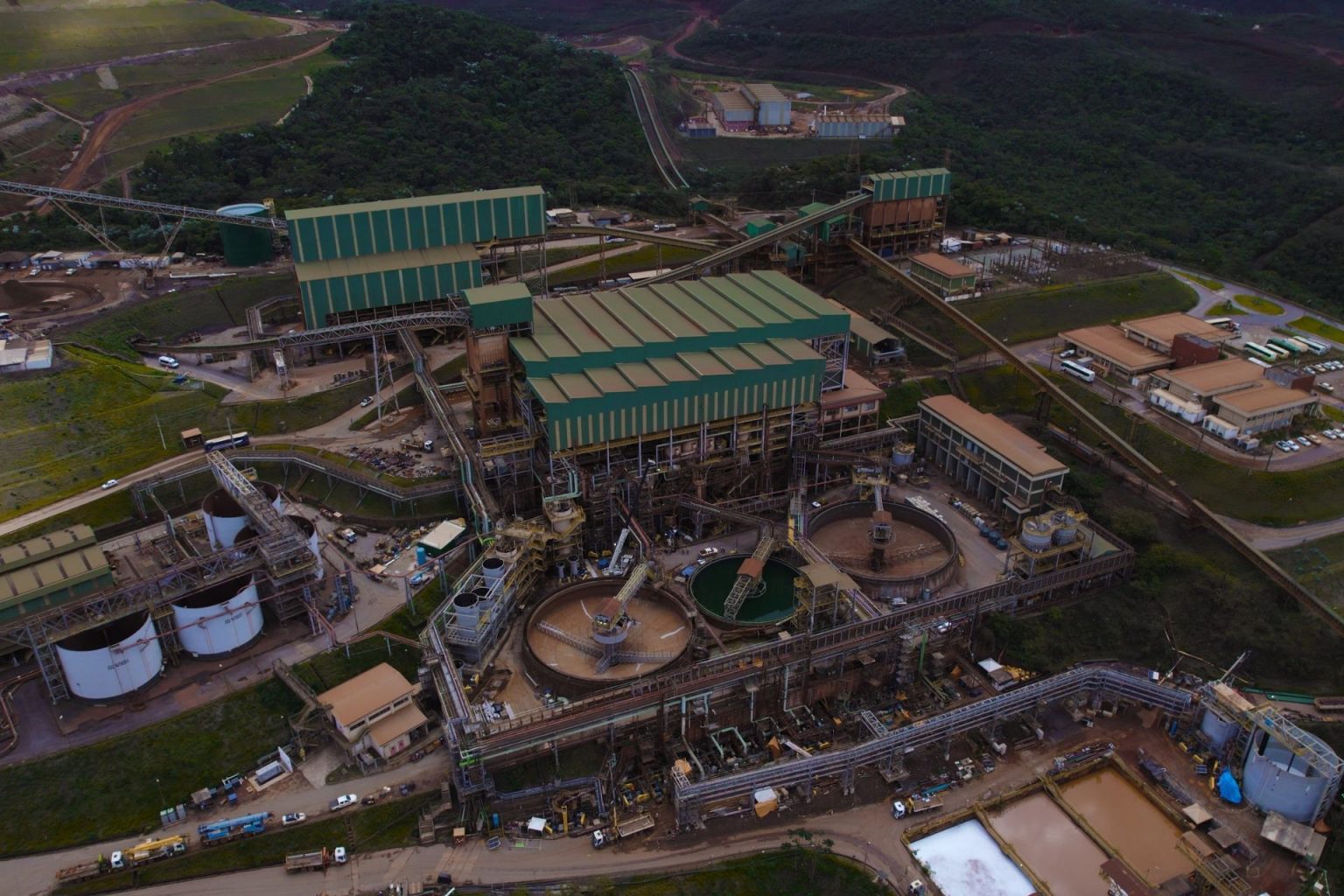 Samarco produz 9,7 milhões de toneladas de pelotas e finos de minério de ferro em 2024, maior volume desde a retomada Samarco produz 9,7 milhões de toneladas de pelotas e finos de minério de ferro em 2024, maior volume desde a retomada