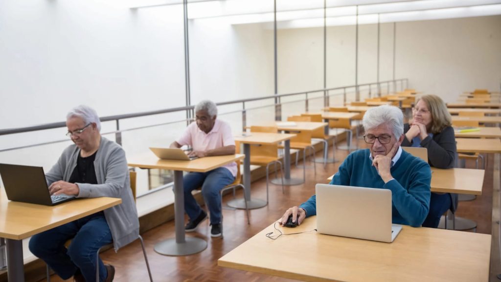 Idade não é limite: projeto de estímulo ao ingresso de idosos em universidades ganha espaço em Minas Gerais