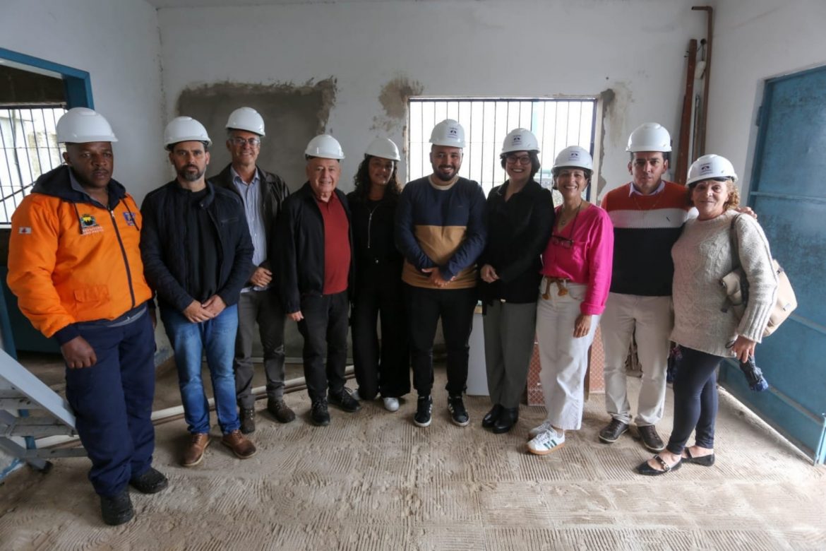 Prefeito de Ouro Preto visita obras da nova creche do Morro Santana