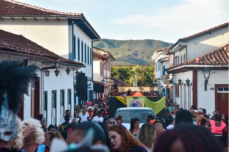 Mariana abre cadastro para blocos e ambulantes no Carnaval 2025