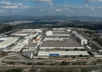 Montadora multinacional anuncia abertura de 1.500 vagas em Minas Gerais e 300 no Rio de Janeiro