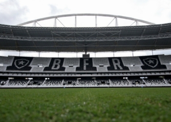 Polêmica sobre gramados sintéticos no futebol brasileiro